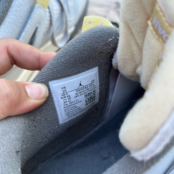 Air Jordan 4 Retro “Photon Dust” | Grey | - Picture 3 of 5